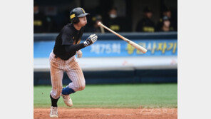 [포토] 신동준 ‘만루 찬스에 깔끔한 적시타’