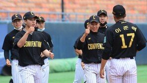 [포토] 컨벤션고, 8-1로 7회 콜드승 