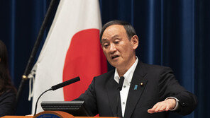 日스가 지지율 37%로 바닥…국민 절반은 “올림픽 찬성”