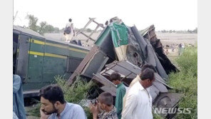 파키스탄 남부서 열차 2대 충돌…“최소 35명 사망”