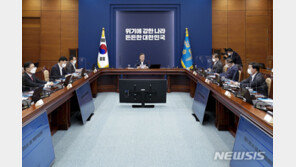 7월부터 ‘고3·초중고 교직원·50대’ 우선 접종한다