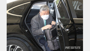 이광철 기소될까, 안될까…신임 대검차장 손에 달렸다