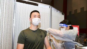30세 미만 軍장병 화이자 백신 접종 첫날 3만5374명 완료