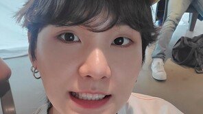 방탄소년단 슈가 “‘버터’ 2주차도 1위!! 감사합니다 아미ㅠㅠ”