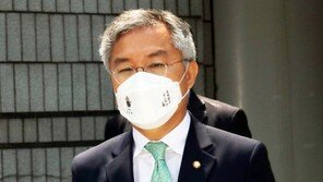 ‘선거법 위반 유죄’ 최강욱 “판결 유감…정치검찰 장난질”