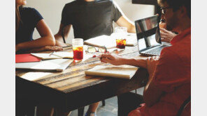 ‘재택근무’ 도입했던 전세계 기업들, 다시 ‘회사 출근’ 요구한 이유는?