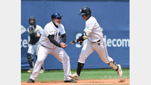 [포토] 문종윤 ‘함께 기뻐하는 스리런’