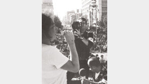 100년의 포토저널리즘 역사 속 50년의 현장 기자 경험[청계천 옆 사진관]