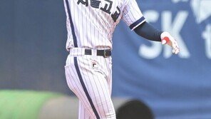 [포토] 김무성 ‘첫 타점은 내가’