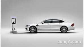 볼보코리아, ‘T8 모델’ 배터리 보증 확대… “모든 PHEV 배터리 8년·16만km까지 보증”