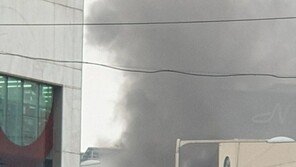 이대서울병원 인근 3층 건물서 화재…소방차 14대 투입