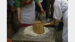 떡 만들어 나눠먹는 전통, 문화재된다