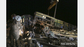 파키스탄 열차 충돌 사망자, 65명으로 증가…모든 시신 수습