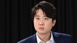 이준석 “나경원, 보수 유튜버 같아…음모론으로 전당대회 치러”