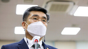 ‘女중사 사망’ 18일만에 사과한 서욱 국방장관…사퇴 요구 직면