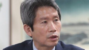 [일문일답]이인영 “금강산 관광, 인도적 문제…제재로 막지 못할 것”