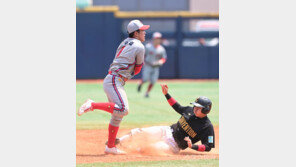 [포토] 송승엽 ‘발에 정확히 걸렸어’