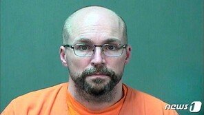 “세계 멸망” 주장하며 모더나 백신 폐기한 美 약사, 징역 3년형