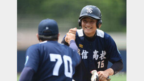 [포토] 손경찬 ‘2타점 올리고 해맑은 웃음’