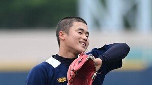 [포토] 박영현 ‘최고의 호투에 방긋’