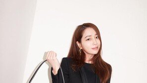 이민정, 개미 허리 몸매 과시…복근 비결? “오늘 먹은 떡볶이”