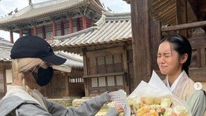 이혜리, 블핑 로제 깜짝 생일축하에 폭풍 감동 “사랑하지 않을 수 없어”