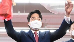 이준석 “윤석열, 탄핵 입장에 안 갇혀도 들어올 수 있어야”