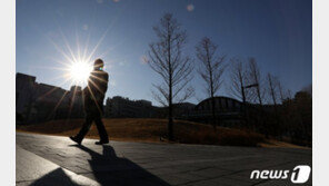 대학가 ‘대면수업’ 확대 나서지만…백신 후순위 학생들 “이르다”