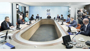 G7 정상들, 中‘일대일로’에 맞서 ‘B3W’ 인프라 투자 합의