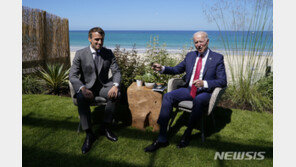 바이든, 마크롱 만나 나토·EU 지지 입장 표명