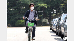 이준석, 국회 첫 출근길부터 ‘파격’…관용차 대신 ‘따릉이’