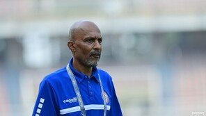 레바논 감독 “1-1로 비길 수 있던 경기…자랑스럽다”