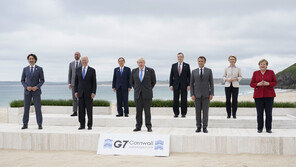 G7 정상들 “한반도 완전한 비핵화 촉구…北, 대화 재개해야”