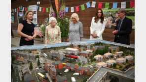 95세 엘리자베스 여왕, 며느리-손주며느리와 함께