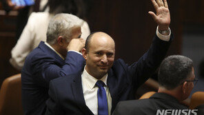 바이든 “베네트 취임 축하” vs 팔레스타인 “네타냐후와 차이 無”