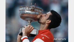 조코비치, 3-2 대역전승으로 프랑스오픈 우승…메이저 통산 19승