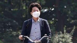 ‘따릉이 출근’ 이준석 안전모 안썼는데…“단속은요?”