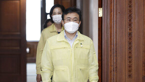 권덕철 “전국민 70% 접종해도 실내에서 마스크 벗기 쉽지 않을 것”