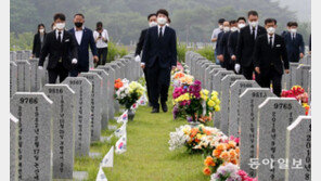 이준석 당대표 첫 행보 ‘대전현충원→광주→국회’ 700km 종횡무진![청계천 옆 사진관]