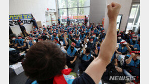 우체국 택배노조, 청사 점거…“분류비 지급 약속 어겨”