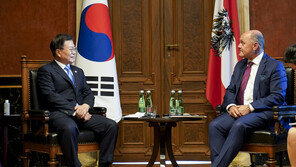 文 “오스트리아 정치, 포용정신 반영…한국에 시사점”