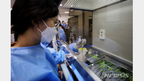 화이자 대신 식염수 맞은 장병들, 접종 완료 간주 논란