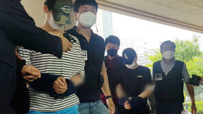 ‘오피스텔 나체 시신’ 친구 2명 구속…법원 “도주 우려”