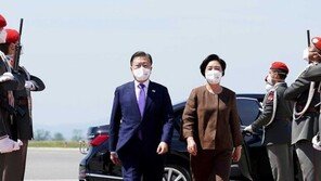 국왕 환대에 ‘황금열쇠’ 선물도…문대통령, 스페인 국빈방문 일정 개시