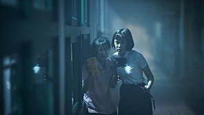 개봉 D-1 ‘여고괴담6’, 미공개 스틸…눈빛만으로 압도하는 김서형