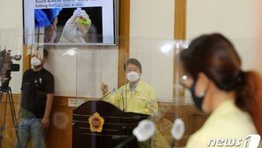 흰 고무신 등장한 ‘백신 사기 공방’…대구시장 vs 시의원 50분 설전