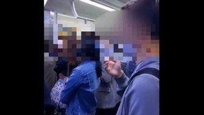 ‘지하철서 흡연’ 충격 민폐남…승객들 말리자 “나이 처먹고 XX 꼰대