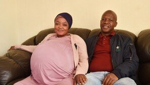 ‘남아공 열쌍둥이’ 가짜 출산 의혹…부부간 진흙탕 설전