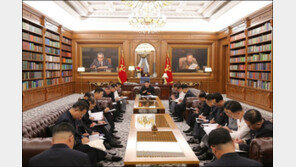 김정은은 왜 회의장 인테리어에 집착할까 [주성하의 北카페]