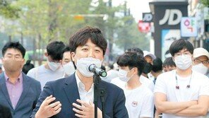 이준석, 강남역서 시민들과 즉석 토론